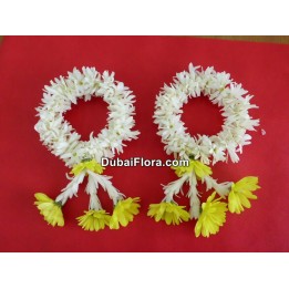 Fresh Floral Gajra Bracelet – White Tuberose & Yellow Chrysanthemums