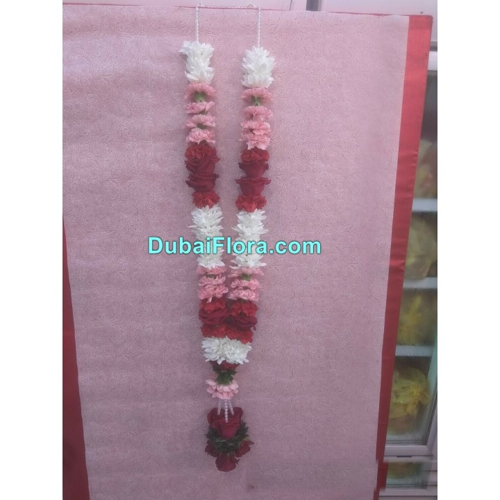 Fresh Chrysanthemum and Carnation Garland with Roses
