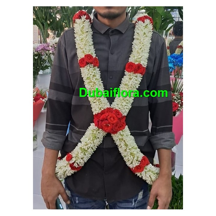 Fresh Baddi with Tube Roses and Baby Roses