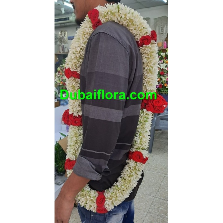 Fresh Baddi with Tube Roses and Baby Roses