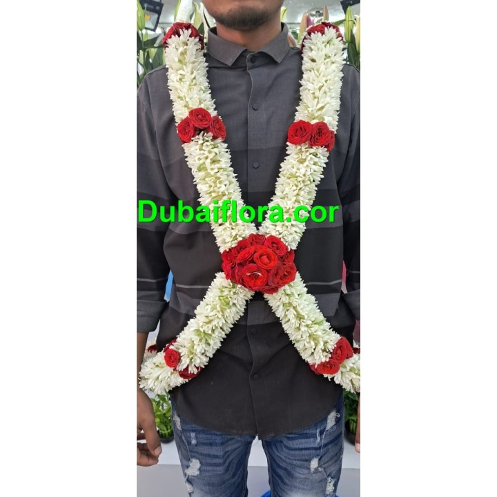 Fresh Baddi with Tube Roses and Baby Roses
