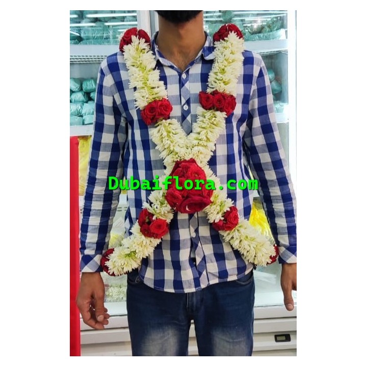 Fresh Baddi with Tube Roses and Baby Rose
