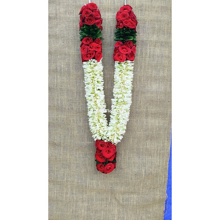 Fresh Tuberose & Red Baby Rose Garland with Green Leaves – 30 Inches