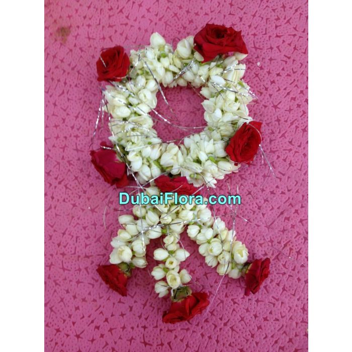 Jasmine Kangan Bracelet with Roses (2 Pieces)
Uae Delivery Gajrey Gajra